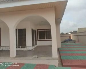6 Bedroom house in Kumasi, Animah Owusu Ahodwo street For Sale